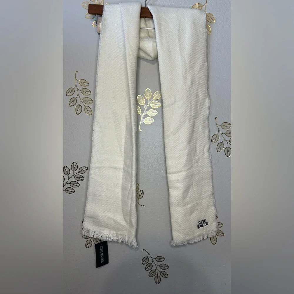 NWT Steve Madden OFF WHITE scarf
